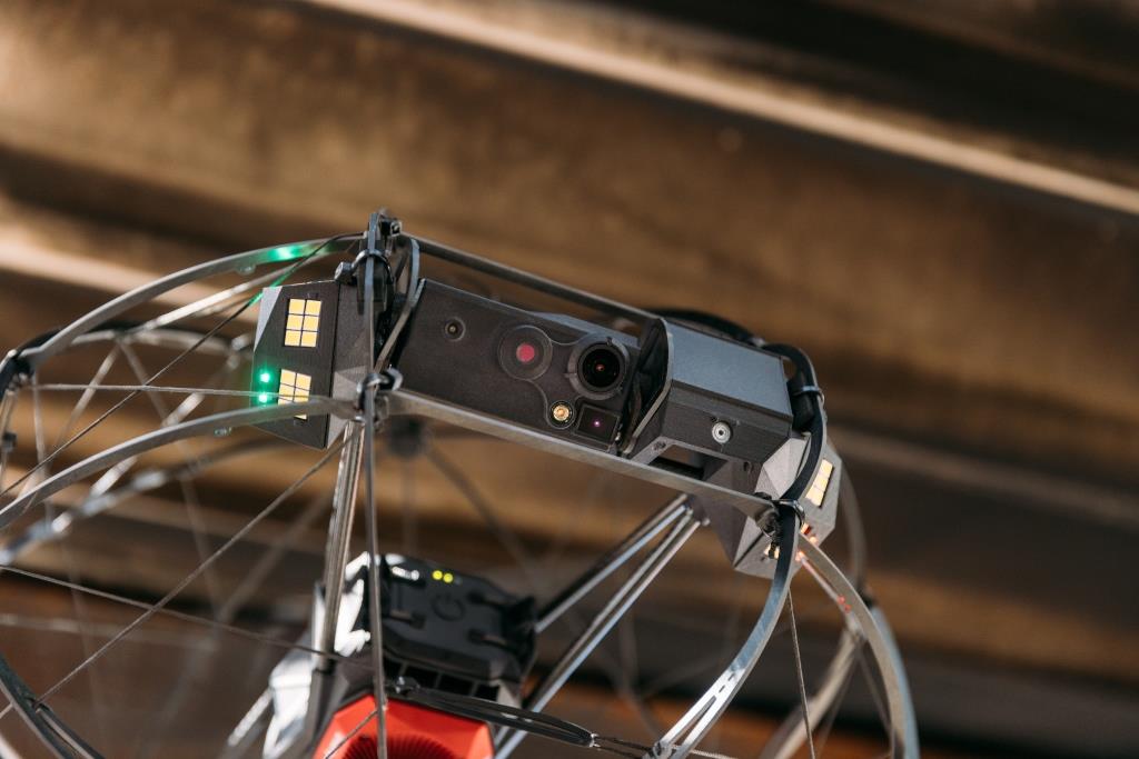 FLYBOTIX 2